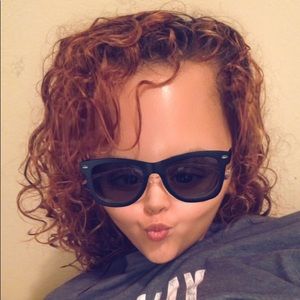 Meet your Posher, Alexis